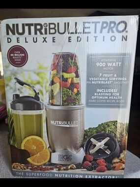 NutriBullet Pro 900 Deluxe Edition